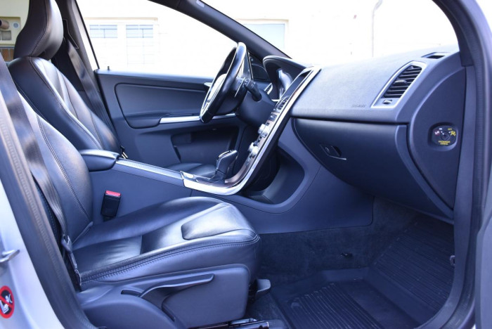 Volvo XC60 D4 AWD SUMMUM REZERVACE 2.4 d Summum