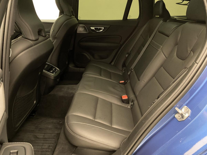 Volvo V60 B6 AWD R-DESIGN AUT REZERVACE