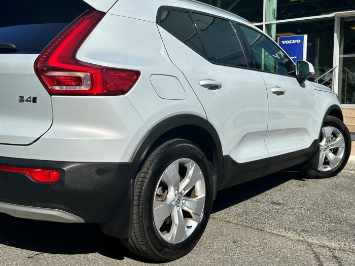 Volvo XC40 B4 AWD MOMENTUM REZERVACE 2.0 Momentum