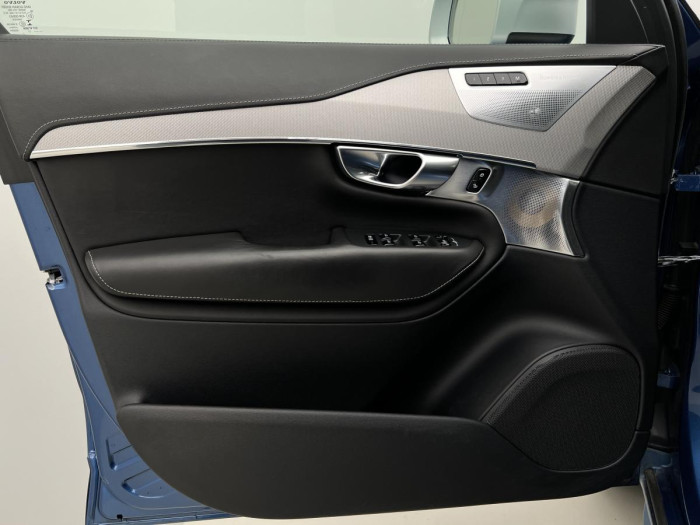 Volvo XC90 T8 AWD R-DESIGN 7MÍSTNÁ AUT CZ