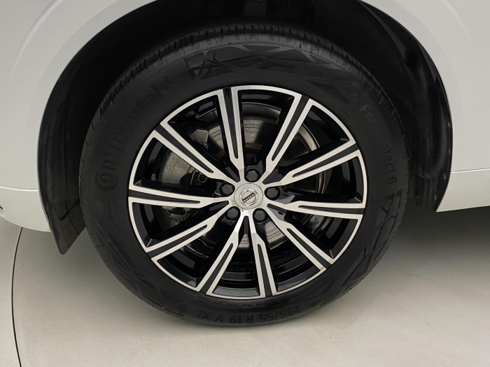 Volvo XC60 B4 AWD INSCRIPTION REZERVACE