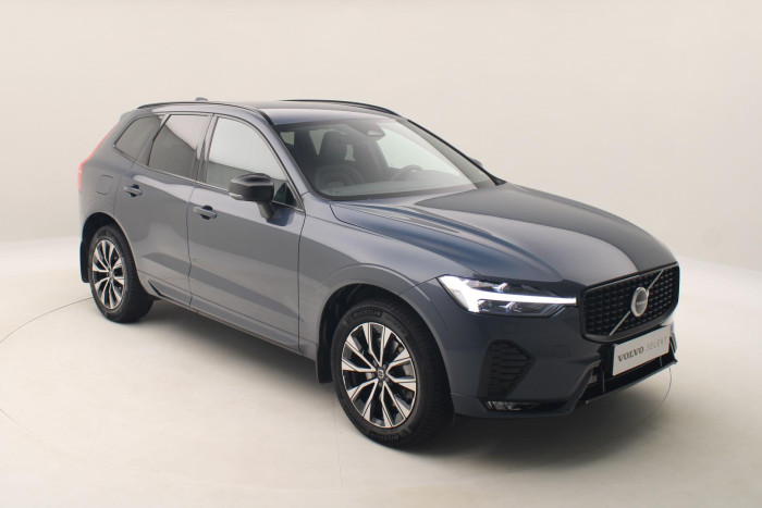 Volvo XC60 B5 AWD PLUS DARK REZERVACE