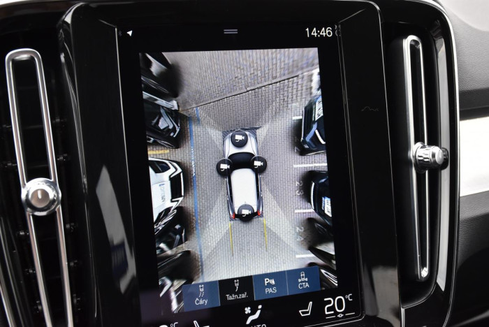 Volvo XC40 B4 AWD MOMENTUM REZERVACE 2.0 Momentum