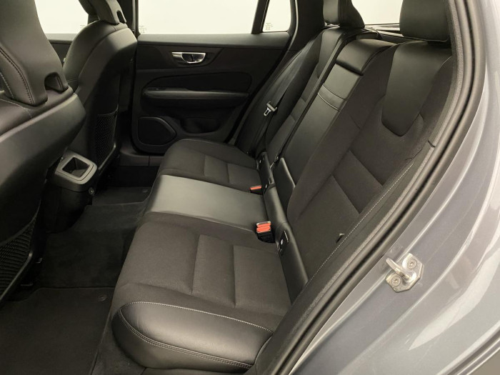 Volvo V60 B4 MOMENTUM AUT REZERVACE 2.0 Momentum