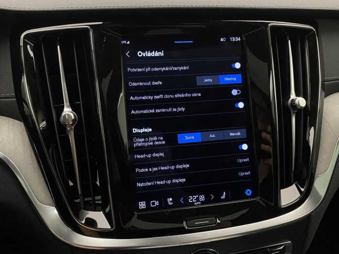 Volvo V60 CC B4 AWD ULTIMATE REZERVACE 2.0 CC CC