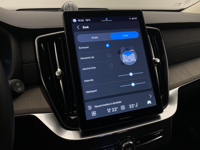 Volvo XC90 T8 AWD RECHARGE DARK REZERVACE