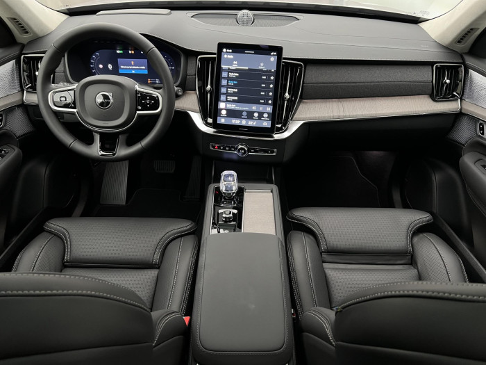 Volvo XC90 T8 AWD RECHARGE DARK ULTRA AUT