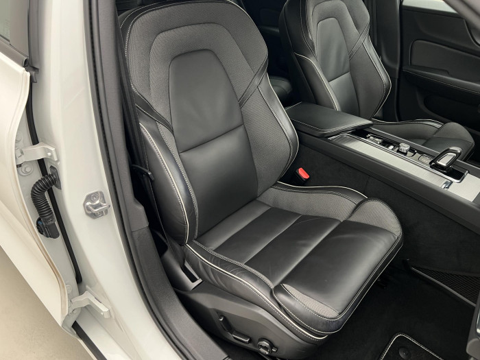 Volvo V60 B3 R-DESIGN AUT 1.maj.