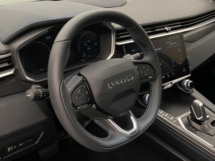 Lynk & Co 01 PHEV DCT AUT 1.maj. REZERVACE