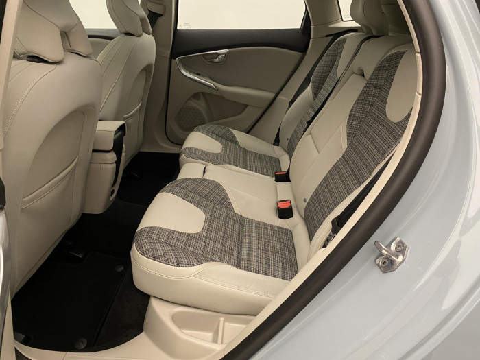 Volvo V40 D3 MOMENTUM AUT 2.0 d Momentum