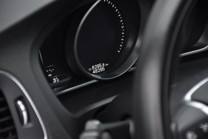 Volvo V40 T2 R-Design REZERVACE