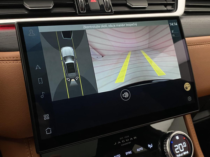 Jaguar F-Pace D200 AWD R-DYNAMIC REZERVACE 2.0 d Dynamic