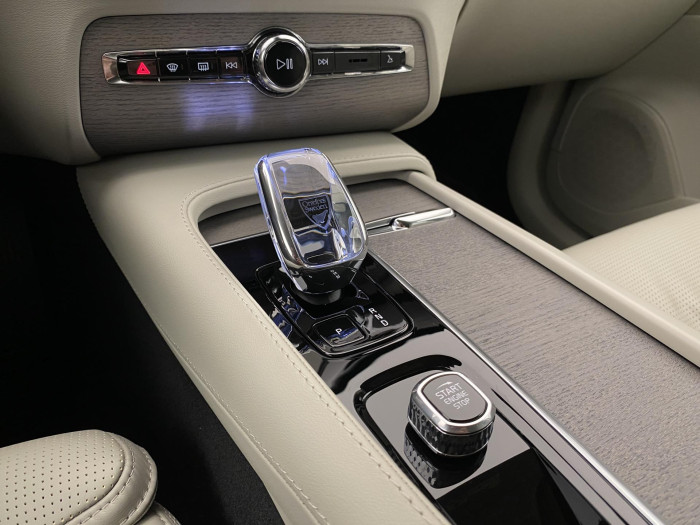 Volvo XC90 T8 AWD RECHARGE DARK REZERVACE