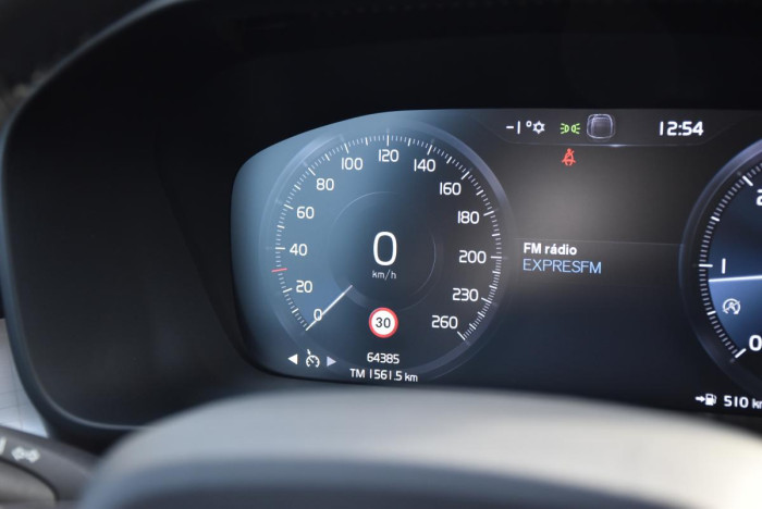 Volvo XC40 D3 MOMENTUM 1.maj. REZERVACE 2.0 d Momentum