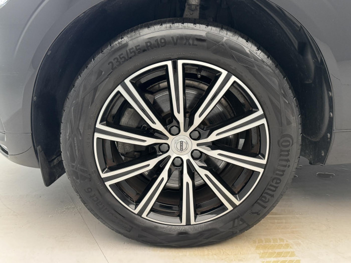 Volvo XC60 B5 AWD INSCRIPTION REZERVACE