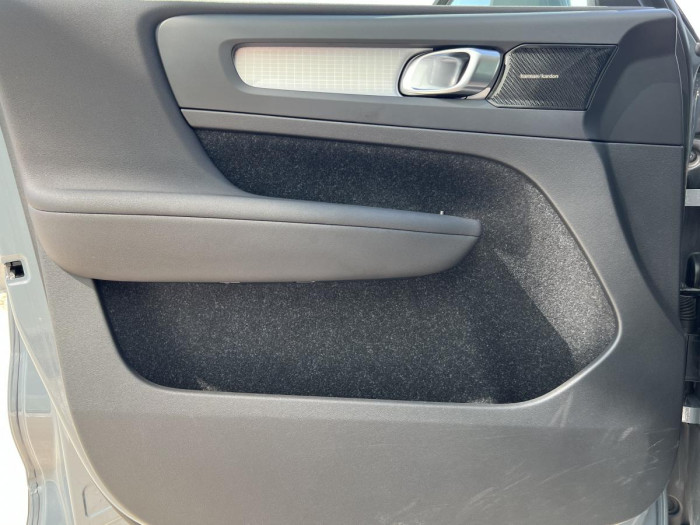 Volvo XC40 B4 AWD MOMENTUM Aut REZERVACE 2.0 Momentum