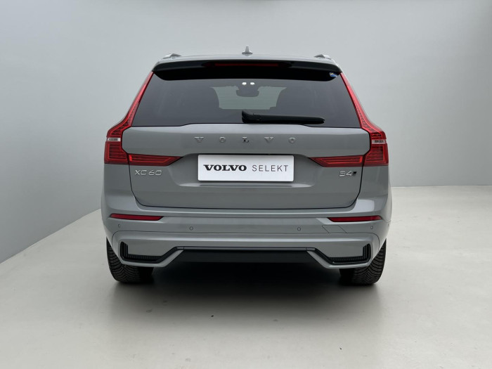 Volvo XC60 B4 AWD PLUS DARK Aut CZ