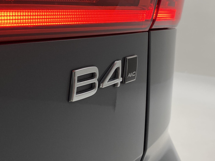 Volvo XC60 B4 AWD DARK PLUS AUT