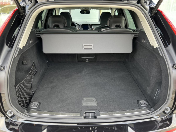 Volvo XC60 B5 AWD ULTIMATE DARK Aut CZ