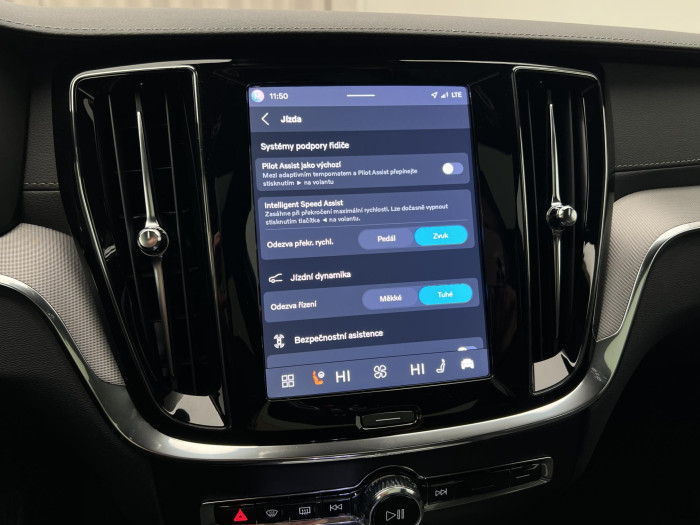 Volvo V60 B4 ULTRA DARK AUT 1.maj.