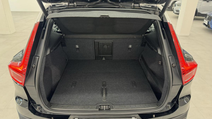 Volvo XC40 T4 AWD MOMENTUM AUT REZERVACE 2.0 Momentum