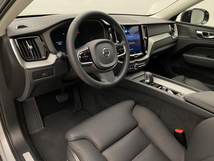 Volvo XC60 B4 PLUS DARK AUT 1.maj