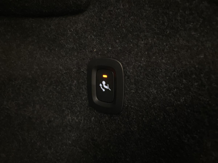 Volvo XC40 B4 MOMENTUM AUT REZERVACE 2.0 Momentum