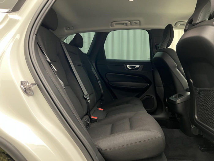 Volvo XC60 B4 AWD MOMENTUM PRO AUT CZ 2.0 Momentum