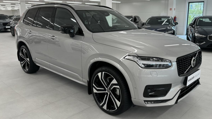 Volvo XC90 B5 AWD ULTIMATE DARK REZERVACE