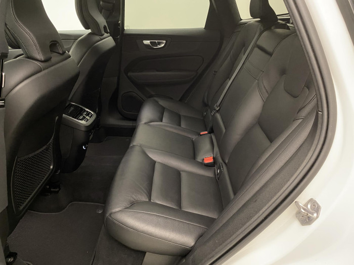 Volvo XC60 B4 AWD INSCRIPTION REZERVACE