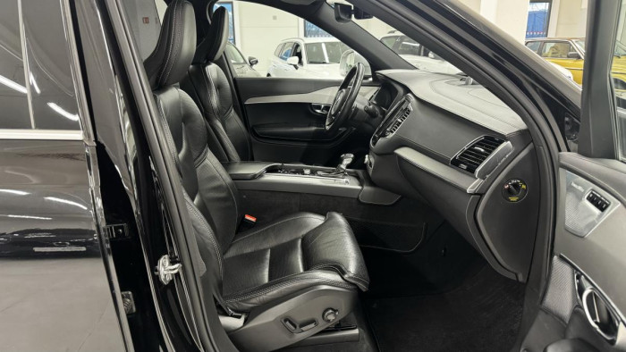 Volvo XC90 D5 AWD R-DESIGN REZERVACE 2.0 d