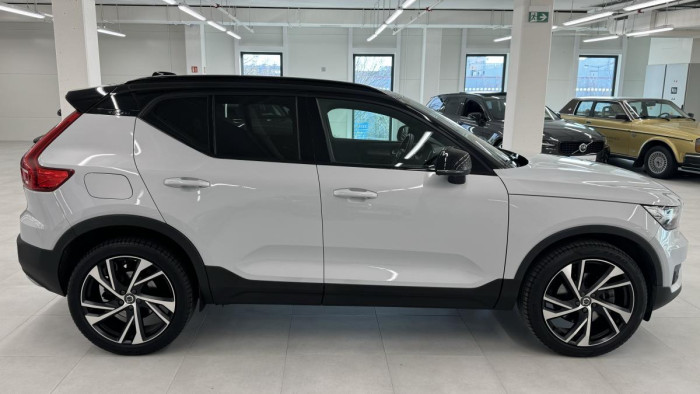 Volvo XC40 T4 R-DESIGN REZERVACE