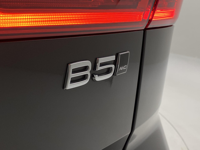 Volvo XC60 B5 AWD MOMENTUM AUT 2.0 Momentum