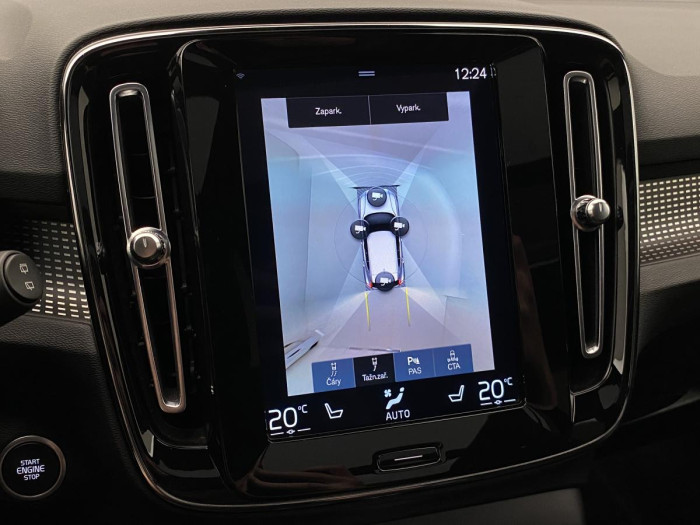 Volvo XC40 B5 AWD R-DESIGN REZERVACE