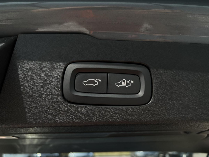 Volvo V60 CROSS COUNTRY B4 AWD Aut 1.maj