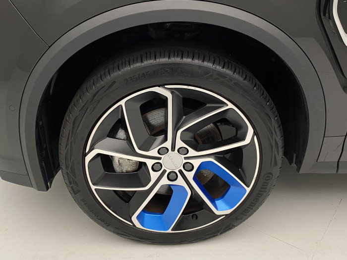 Lynk & Co 01 PHEV DCT AUT 1.maj