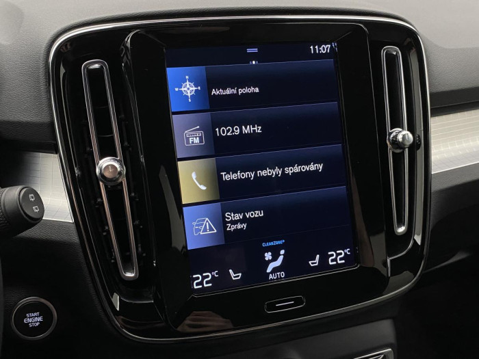 Volvo XC40 B4 MOMENTUM AUT REZERVACE 2.0 Momentum
