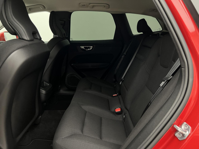 Volvo XC60 B4 AWD MOMENTUM AUT CZ 2.0 Momentum