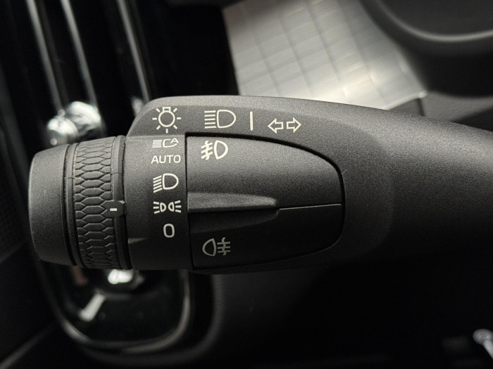 Volvo XC40 T3 MOMENTUM CZ 1. maj. 1.5 Momentum