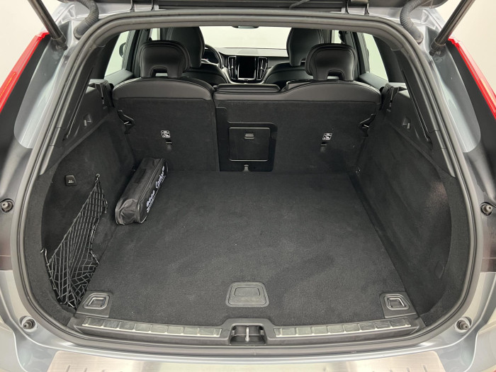 Volvo XC60 B4 R-DESIGN AUT