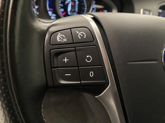 Volvo V60 T5 R-DESIGN AUT CZ