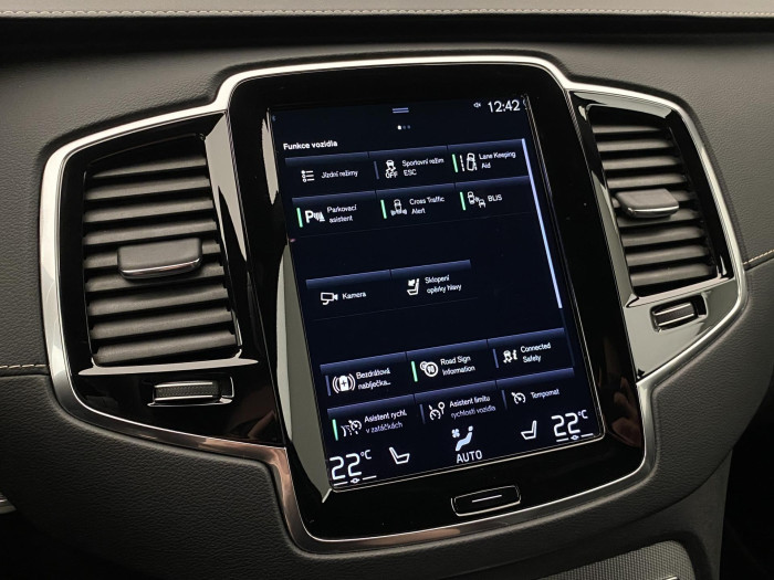 Volvo XC90 B5 AWD R-DESIGN AUT REZERVACE