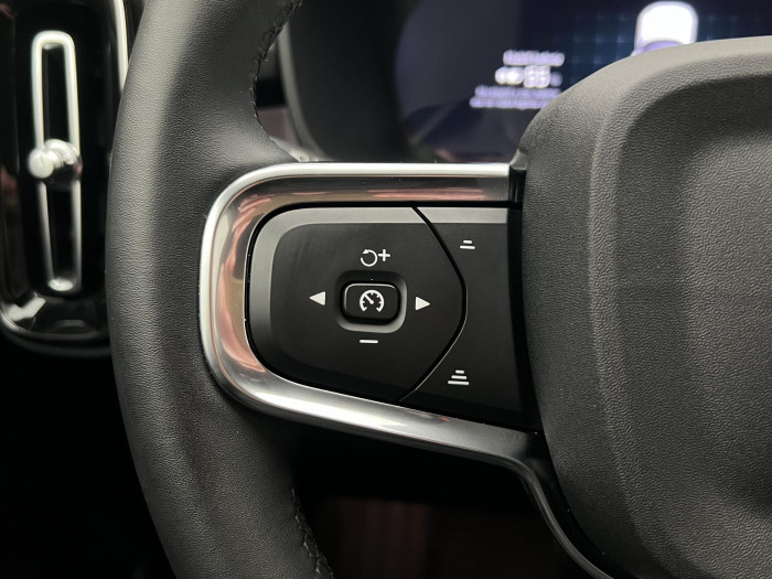 Volvo EX40 PURE ELECTRIC TWIN PLUS AUT CZ