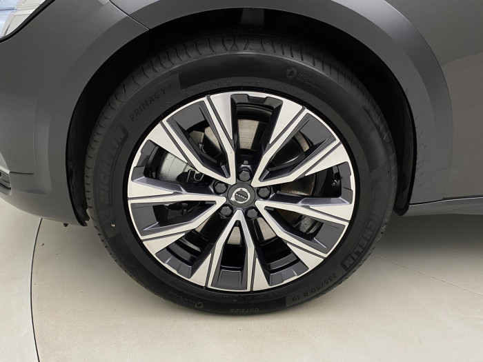 Volvo V90 CC B4 AWD PLUS AUT CZ 1.maj