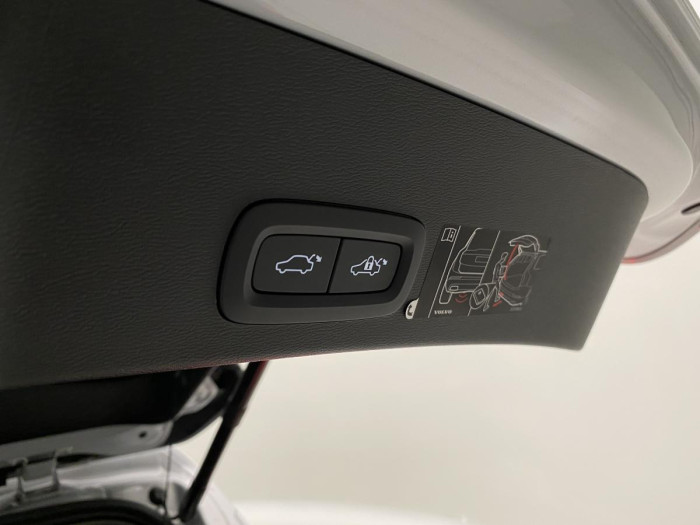 Volvo XC40 B4 INSCRIPTION AUT REZERVACE