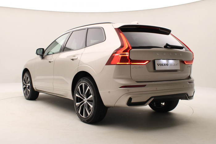 Volvo XC60 B4 AWD DARK ULTIMATE REZERVACE