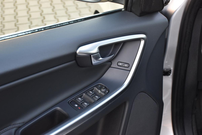 Volvo XC60 D4 AWD SUMMUM REZERVACE 2.4 d Summum