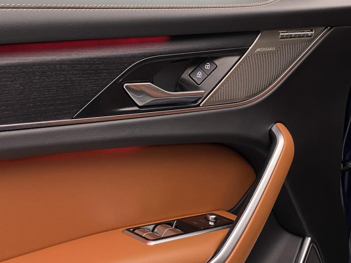 Jaguar F-Pace D200 R-DYNAMIC REZERVACE 2.0 d Dynamic