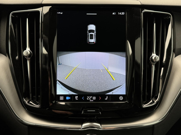 Volvo XC60 B4 AWD CORE CZ 1. maj