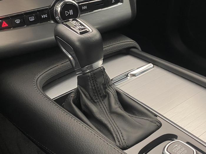 Volvo XC90 D5 AWD MOMENTUM AUT CZ 2.0 d Momentum